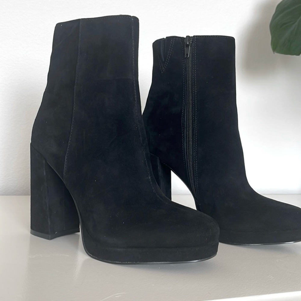 BRAND NEW Steve Madden MAIN BLACK SUEDE  high heel boots size 8
